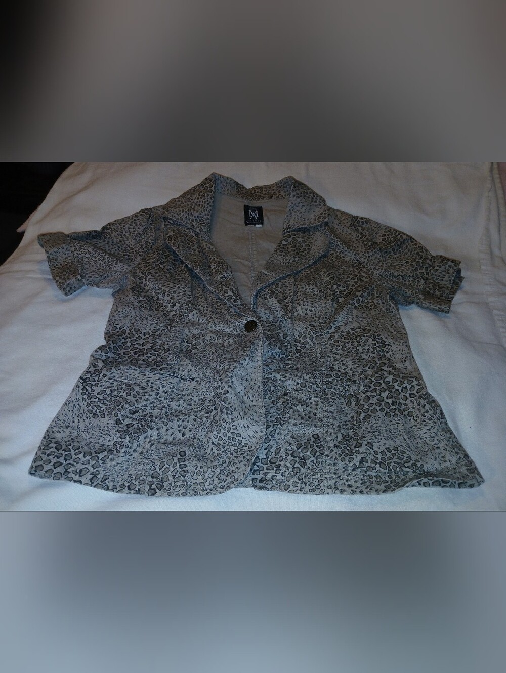 Pre-loved Womens' Short-Sleeve Leopard Print Button Top- Gray.